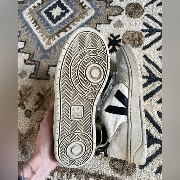 Veja V-10 White and Navy Women's Sneakers - Picture 9 of 9